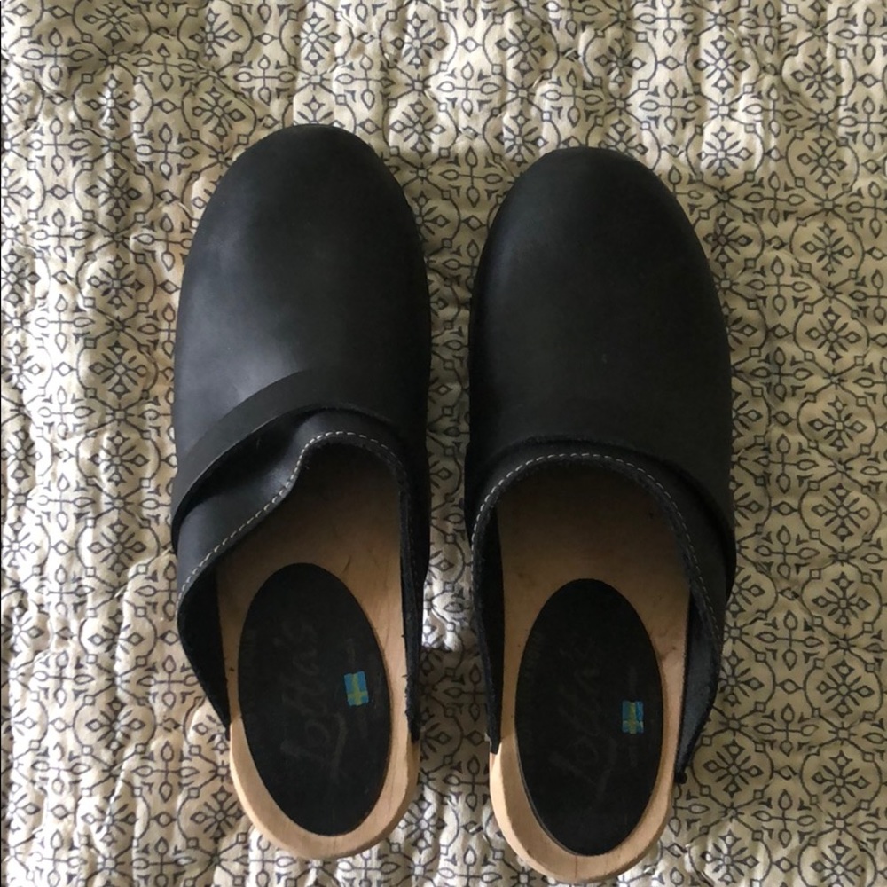 Black Lotta clogs